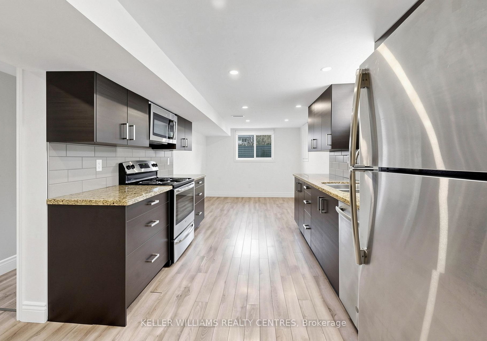 807-greenfield-crescent-newmarket-ontario-n13242404