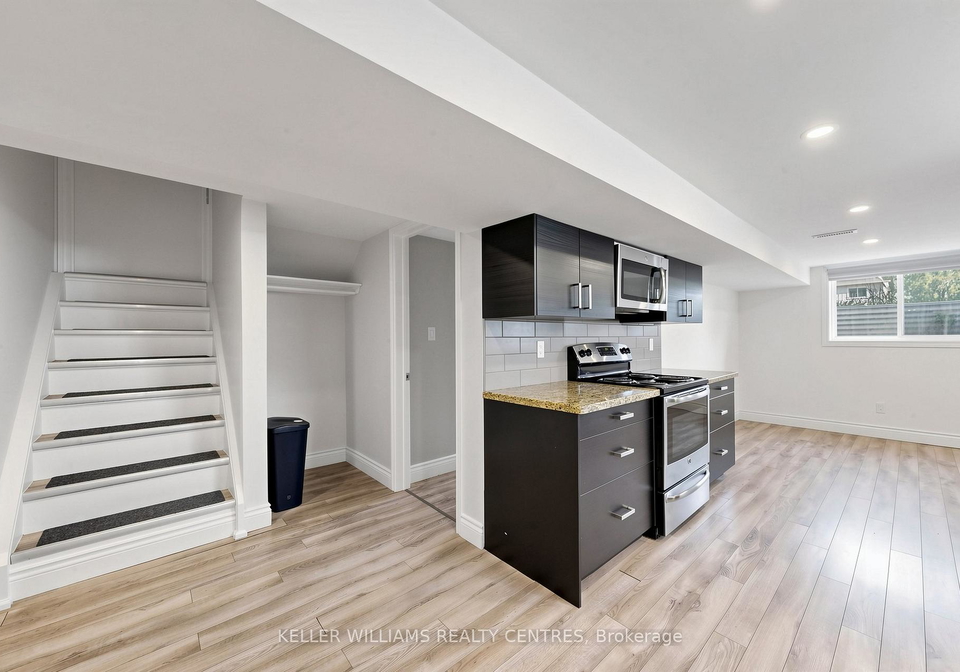 807-greenfield-crescent-newmarket-ontario-n13242404