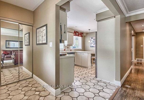 28-collins-crescent-aurora-ontario-n13246068