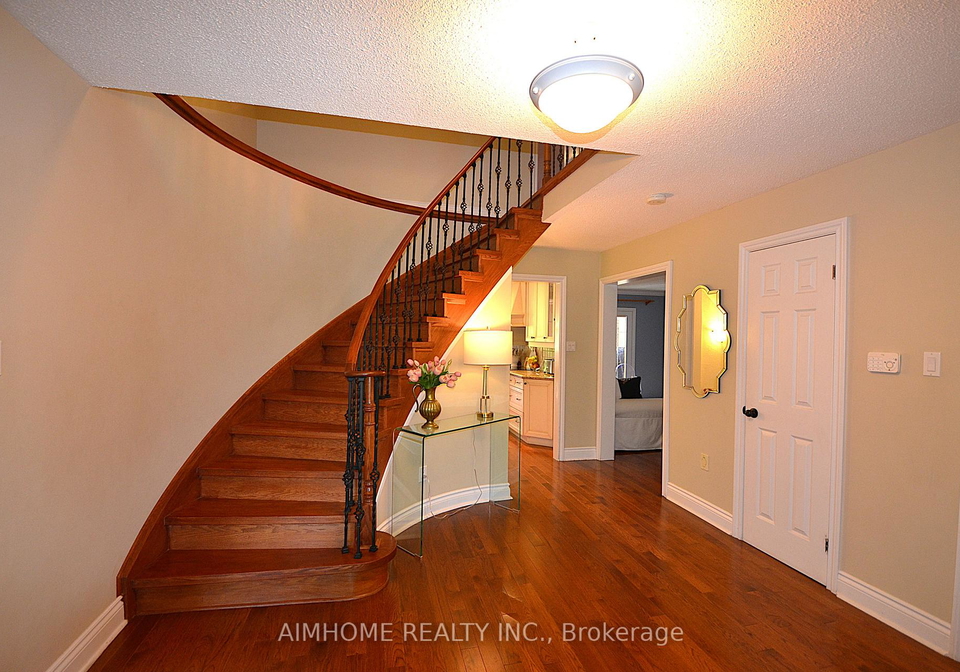 80-golf-links-drive-aurora-ontario-n13246802