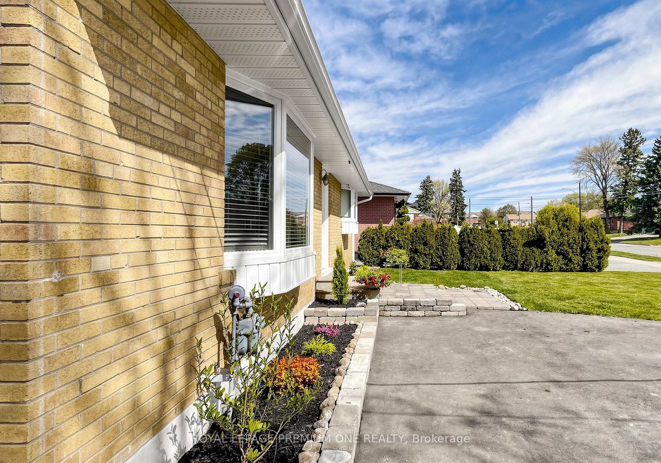 72-thornton-avenue-bradford-west-gwillimbury-ontario-n13247478