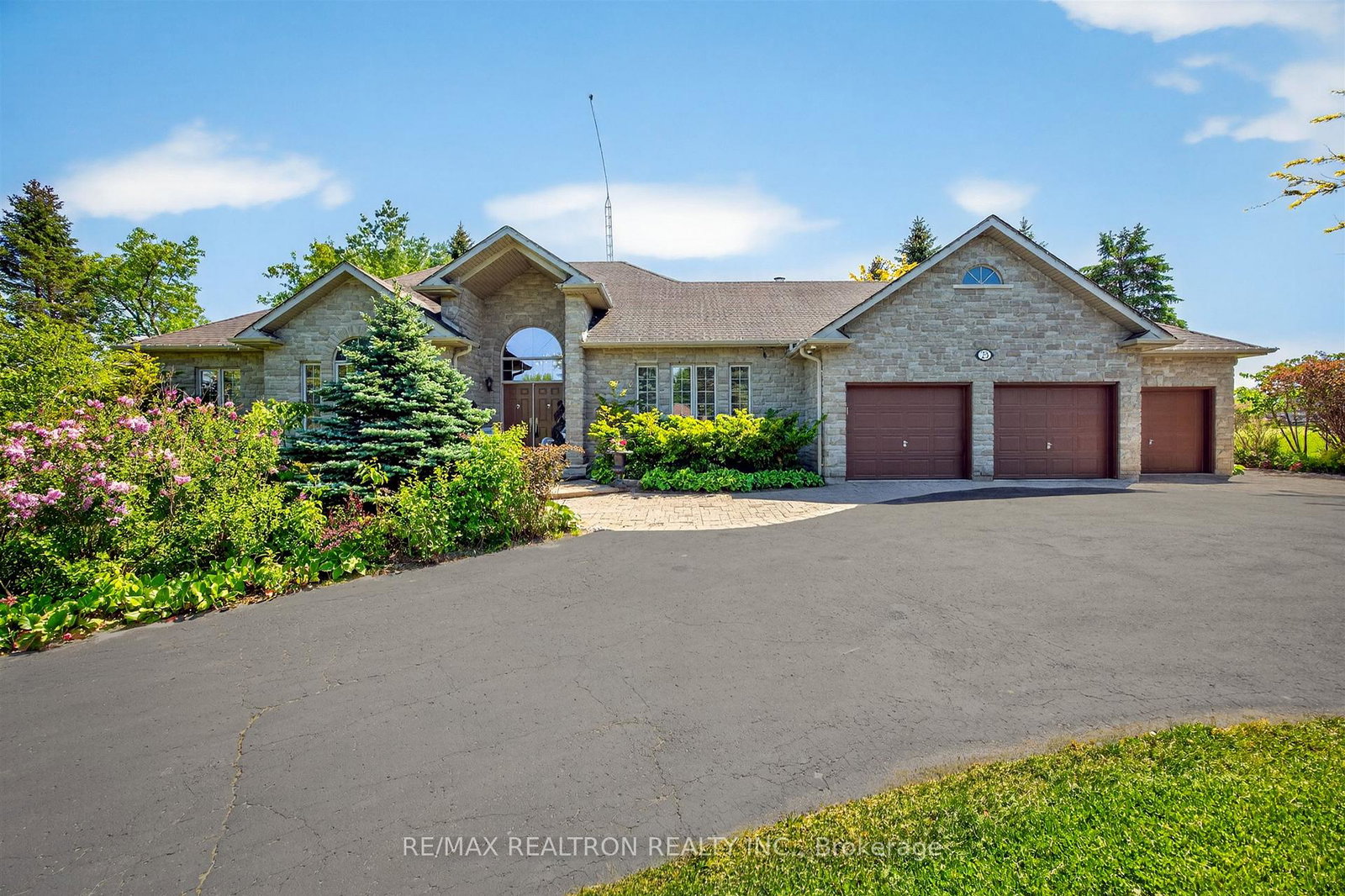 23-fairbairn-gate-east-gwillimbury-ontario-n13248564