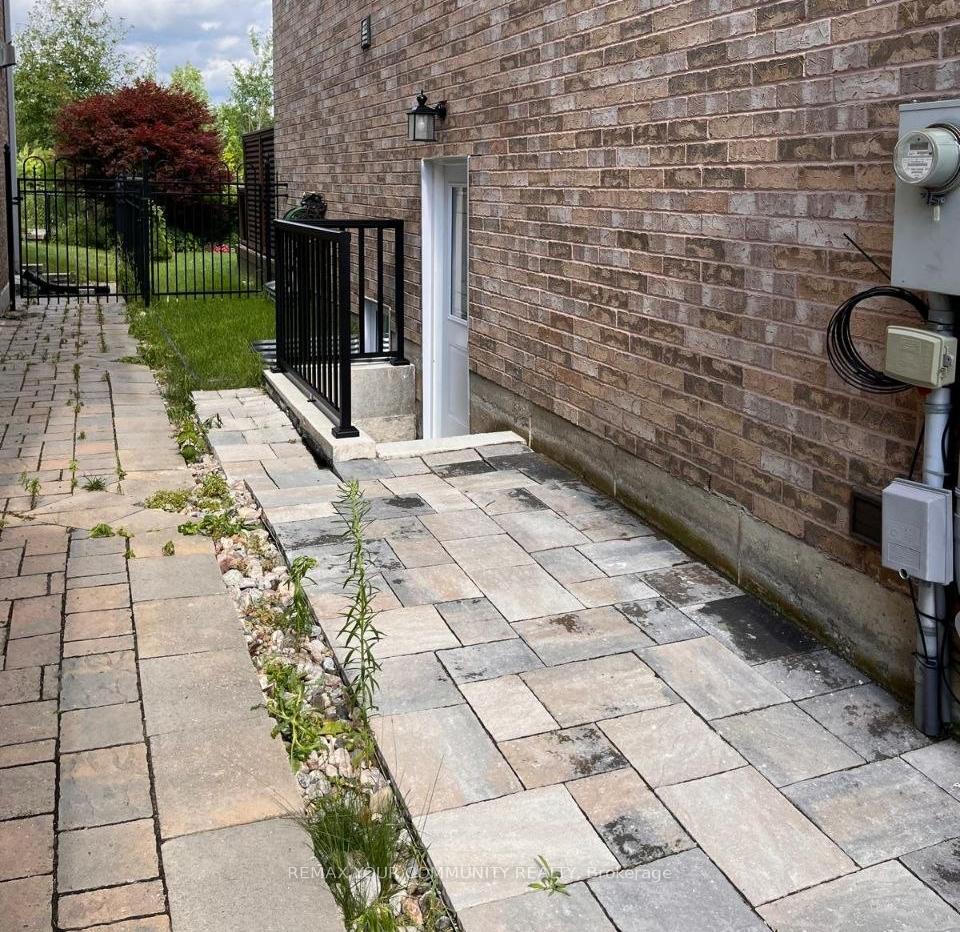 11-kingsmead-court-richmond-hill-ontario-n13249280