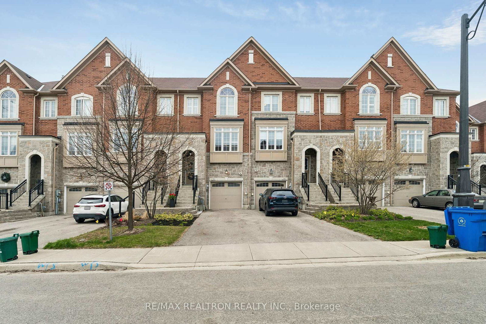 216-appleton-court-newmarket-ontario-n13301168