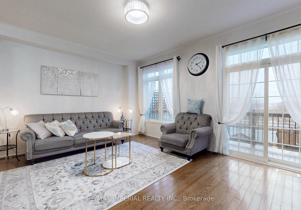 28-spruce-pine-crescent-vaughan-ontario-n13410186