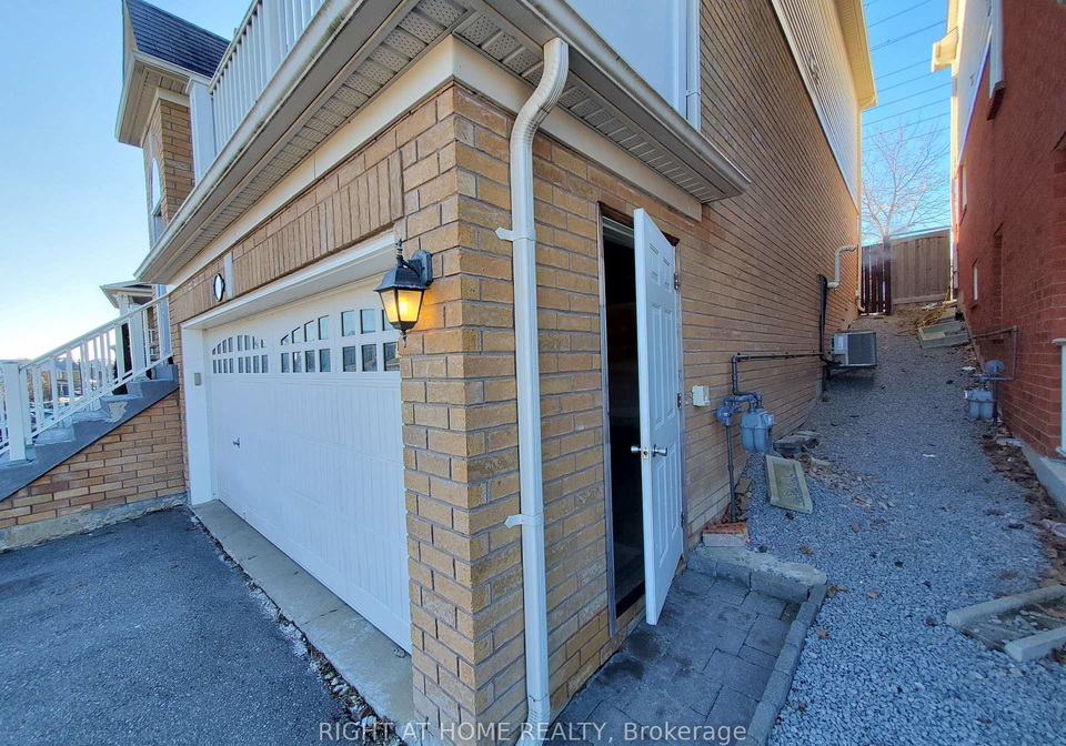 38-cliff-gunn-road-newmarket-ontario-n13411818