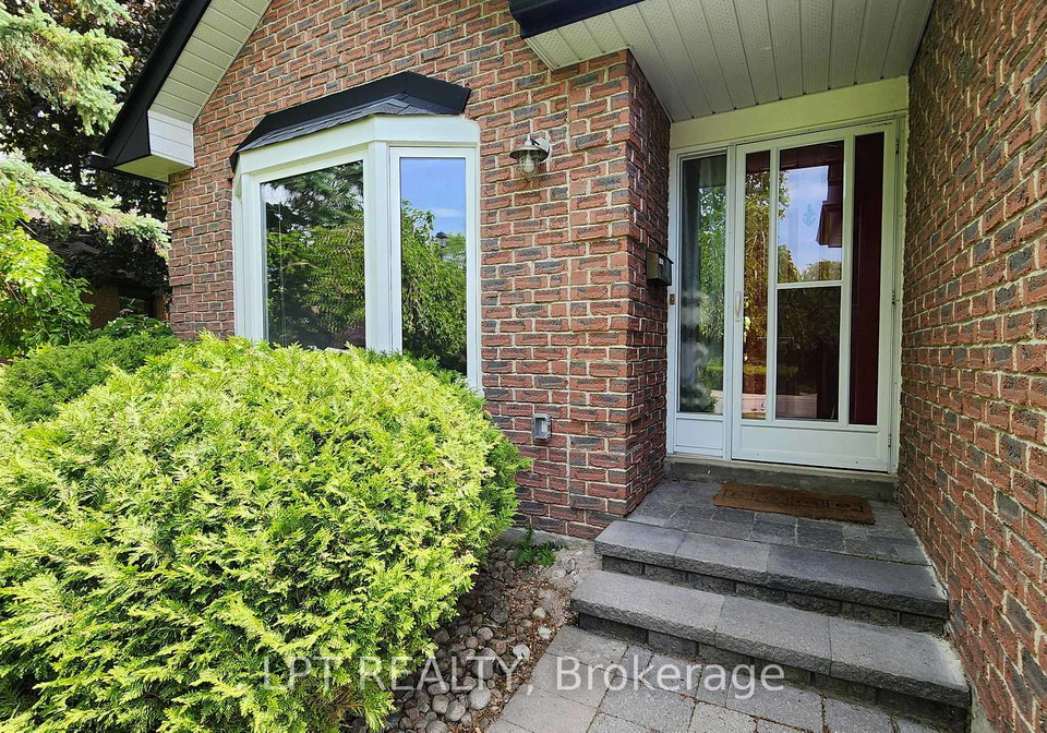 376-wakefield-place-newmarket-ontario-n13412792