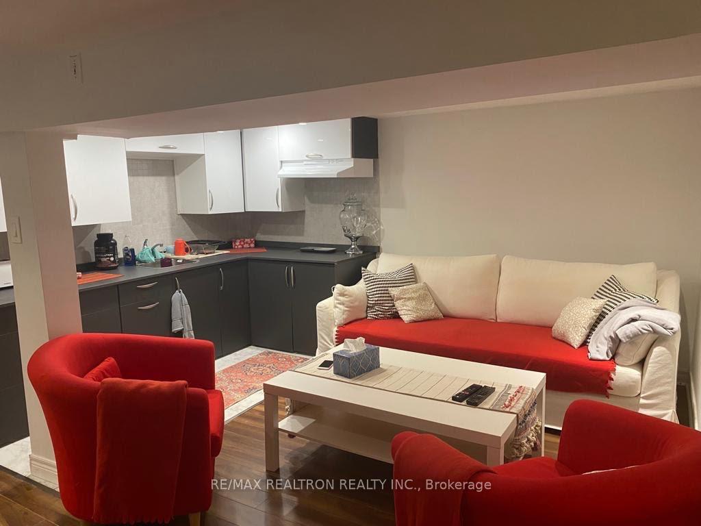 134-wesley-bsmt-street-newmarket-ontario-n13413284