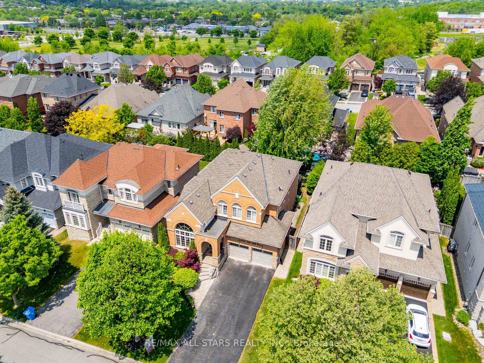1016-nellie-little-crescent-newmarket-ontario-n13413576
