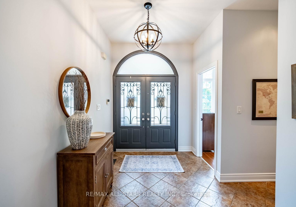 1016-nellie-little-crescent-newmarket-ontario-n13413576