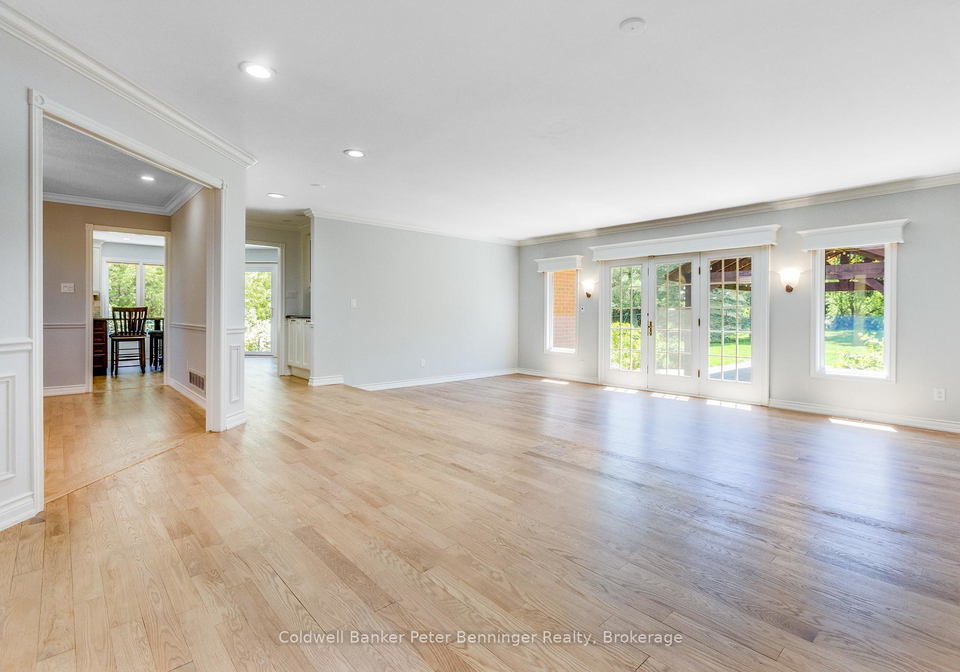 152-treegrove-circle-aurora-ontario-n13414338