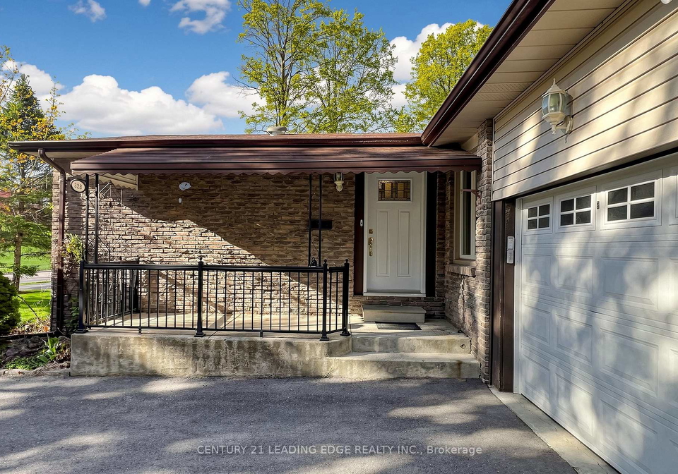 323-waratah-avenue-newmarket-ontario-n13414570