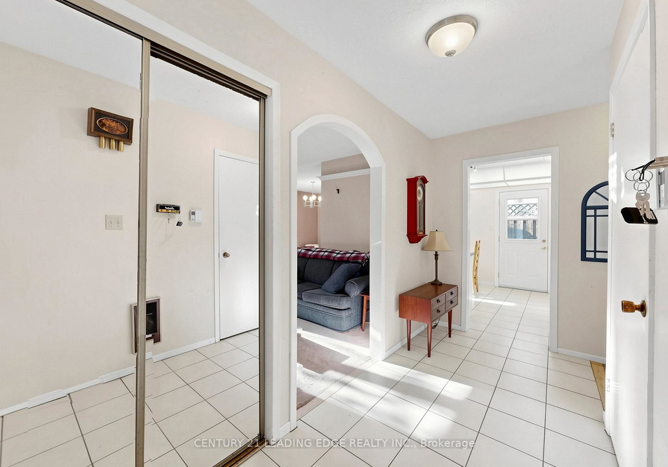 323-waratah-avenue-newmarket-ontario-n13414570