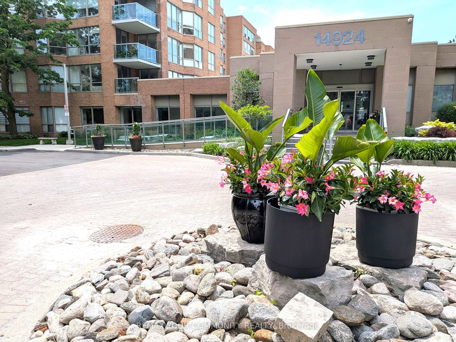14924-yonge-street-aurora-ontario-n13416068