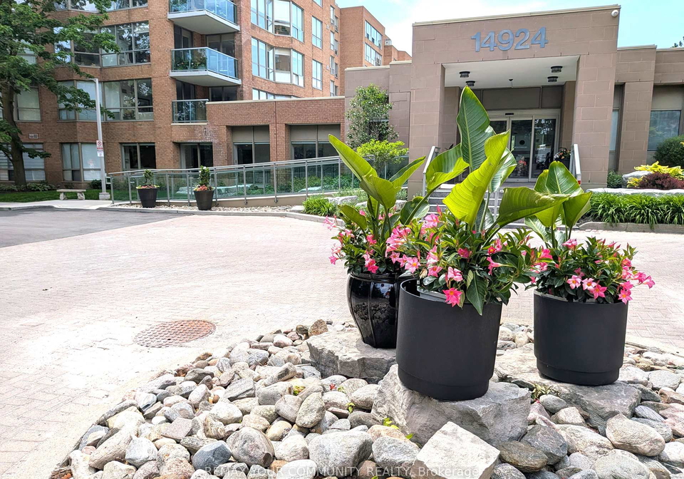 14924-yonge-street-aurora-ontario-n13416068