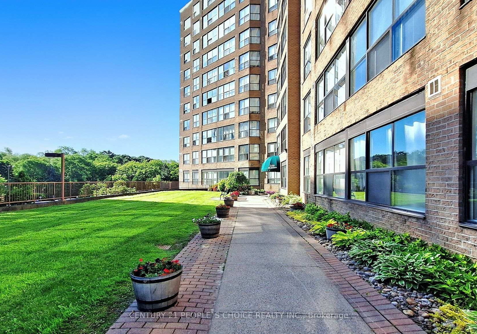 250-davis-drive-newmarket-ontario-n13417796