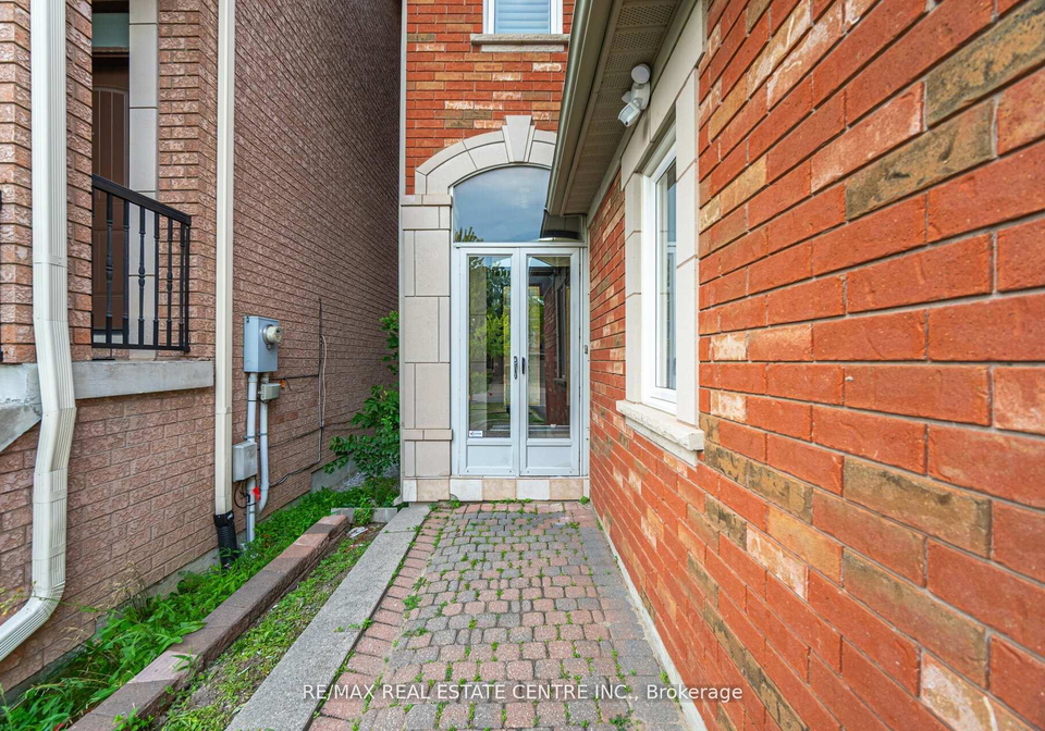24-futura-avenue-richmond-hill-ontario-n13418764