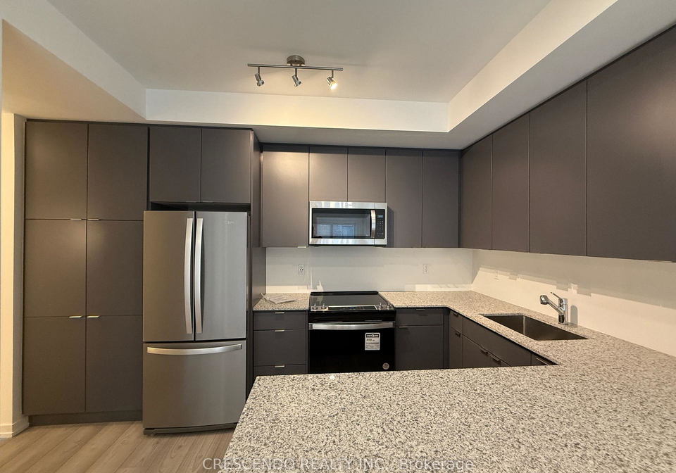 18-lytham-green-circle-newmarket-ontario-n13425010