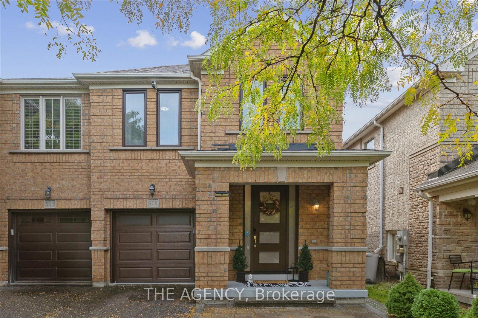 908-oaktree-crescent-newmarket-ontario-n13425054