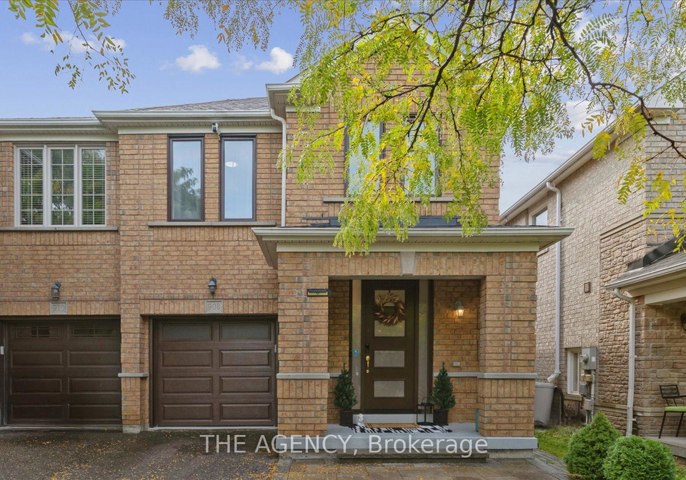 908-oaktree-crescent-newmarket-ontario-n13425054