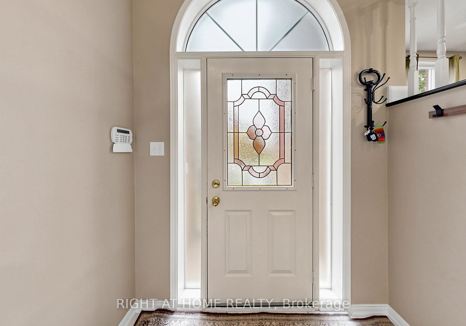 6-compton-crescent-bradford-west-gwillimbury-ontario-n13425598