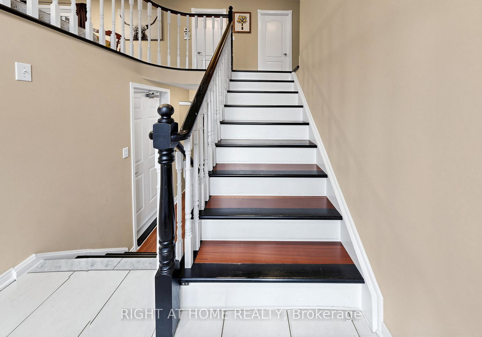6-compton-crescent-bradford-west-gwillimbury-ontario-n13425598