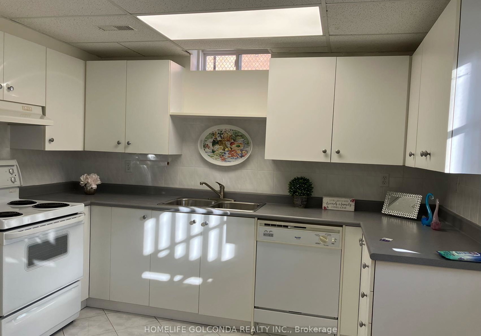 5-hacienda-drive-richmond-hill-ontario-n13427710