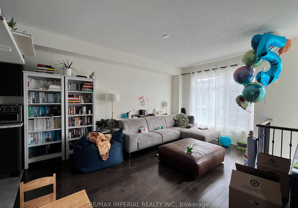 40-vantage-loop-street-newmarket-ontario-n13429044