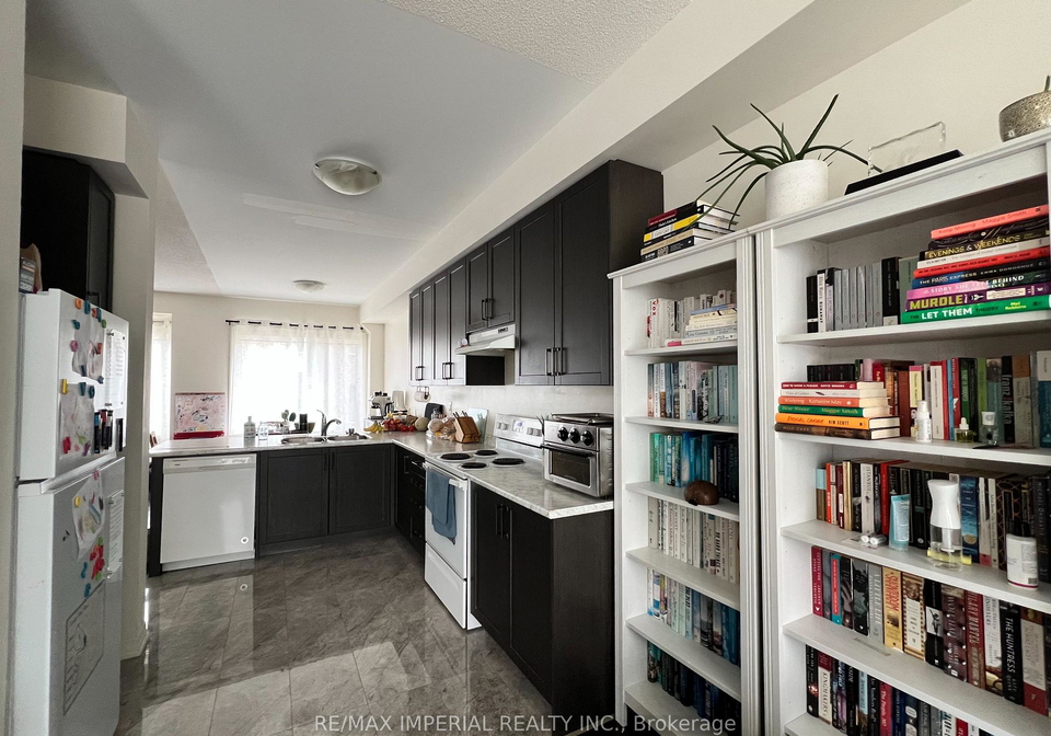 40-vantage-loop-street-newmarket-ontario-n13429044
