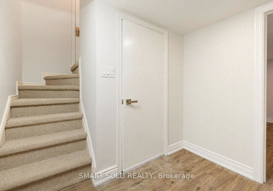 10-holman-crescent-aurora-ontario-n13429646