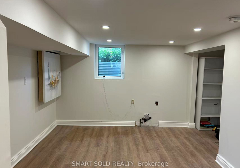 10-holman-crescent-aurora-ontario-n13429646