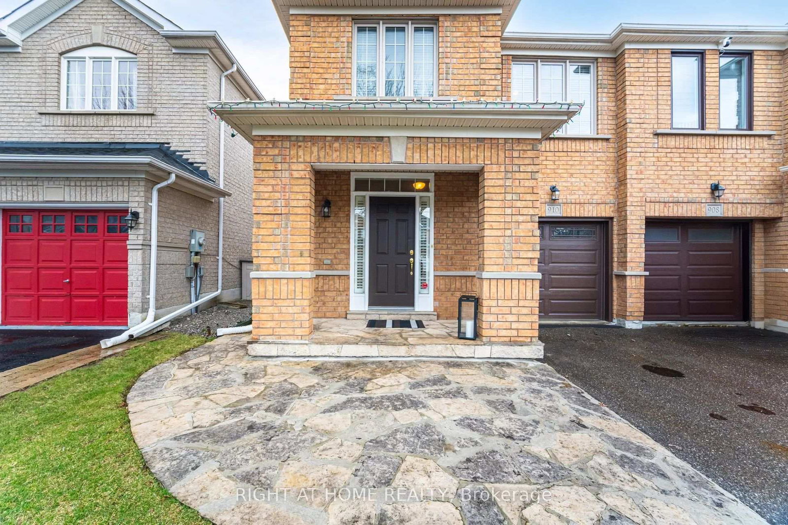 910-oaktree-crescent-newmarket-ontario-n13430934