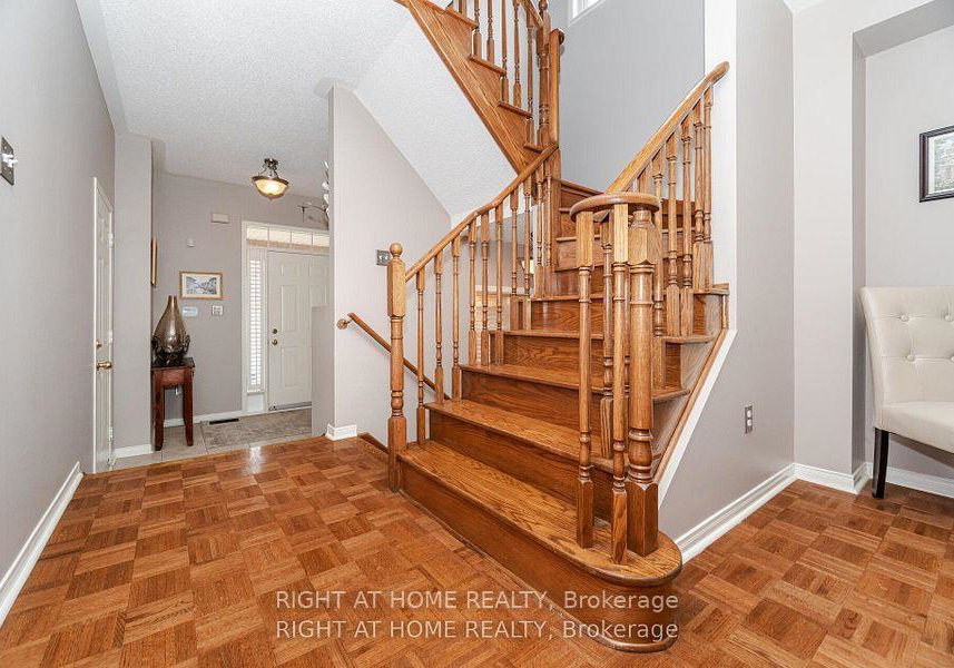 910-oaktree-crescent-newmarket-ontario-n13430934
