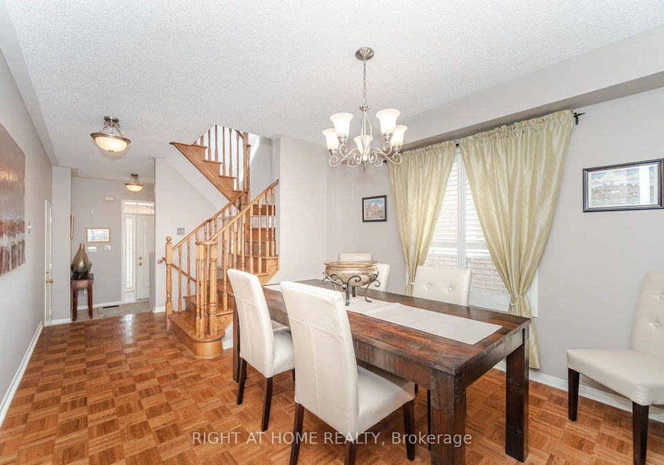 910-oaktree-crescent-newmarket-ontario-n13430934