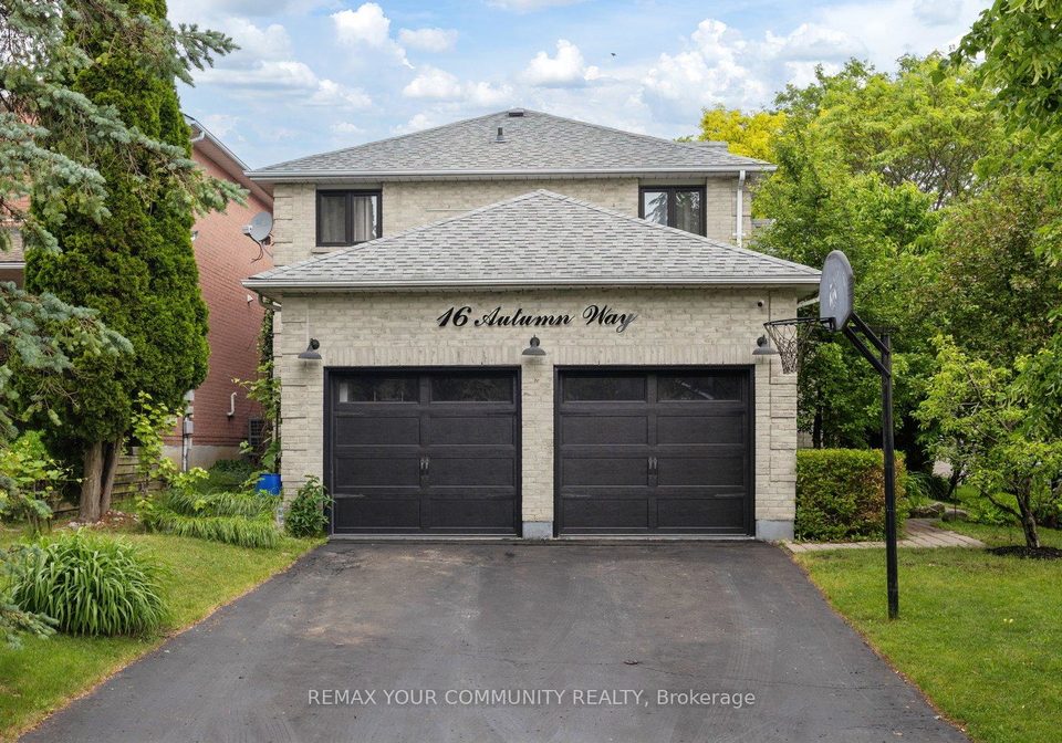 16-autumn-way-aurora-ontario-n13432728