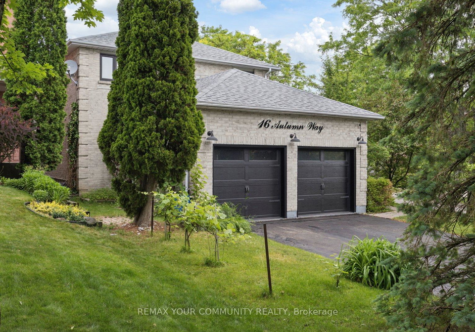 16-autumn-way-aurora-ontario-n13432728
