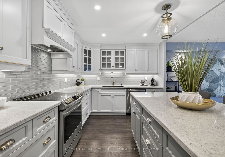 250-davis-drive-newmarket-ontario-n13433368