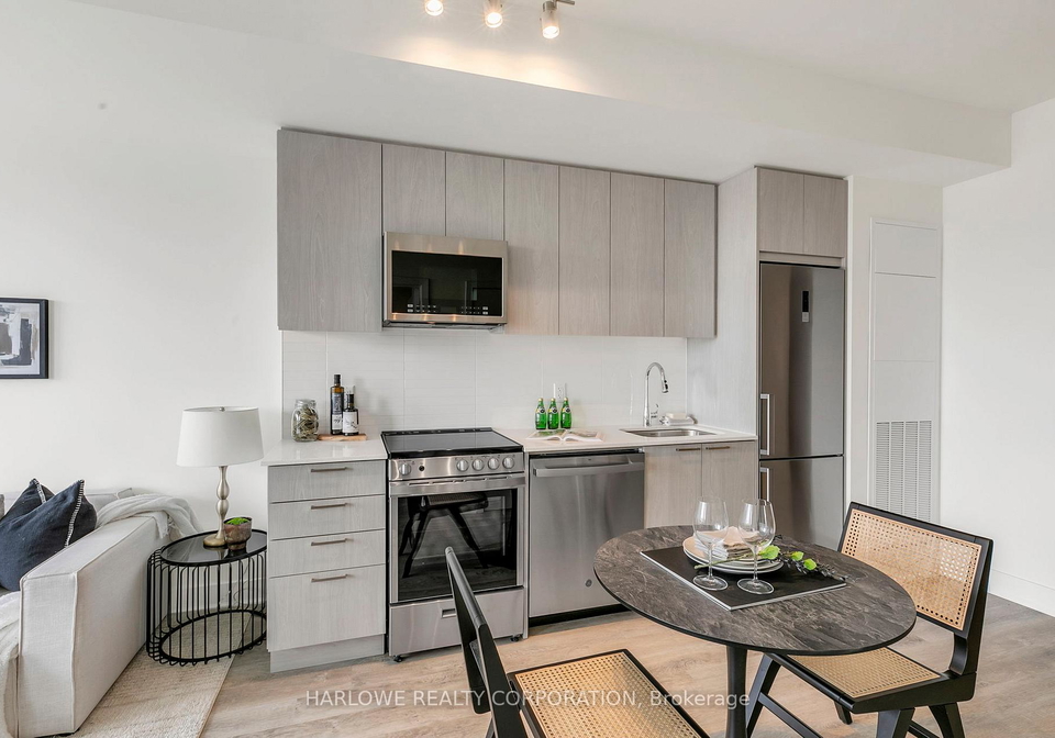 185-deerfield-road-newmarket-ontario-n13434344
