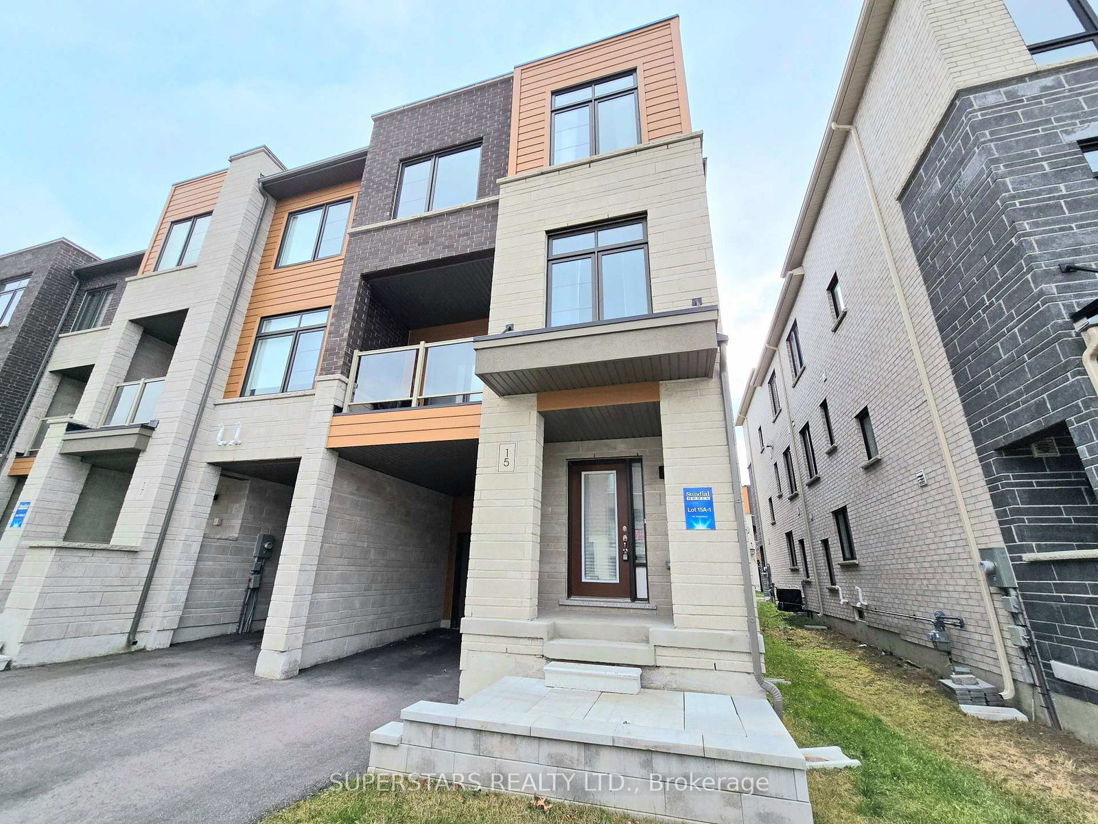 15-delano-way-newmarket-ontario-n13435546