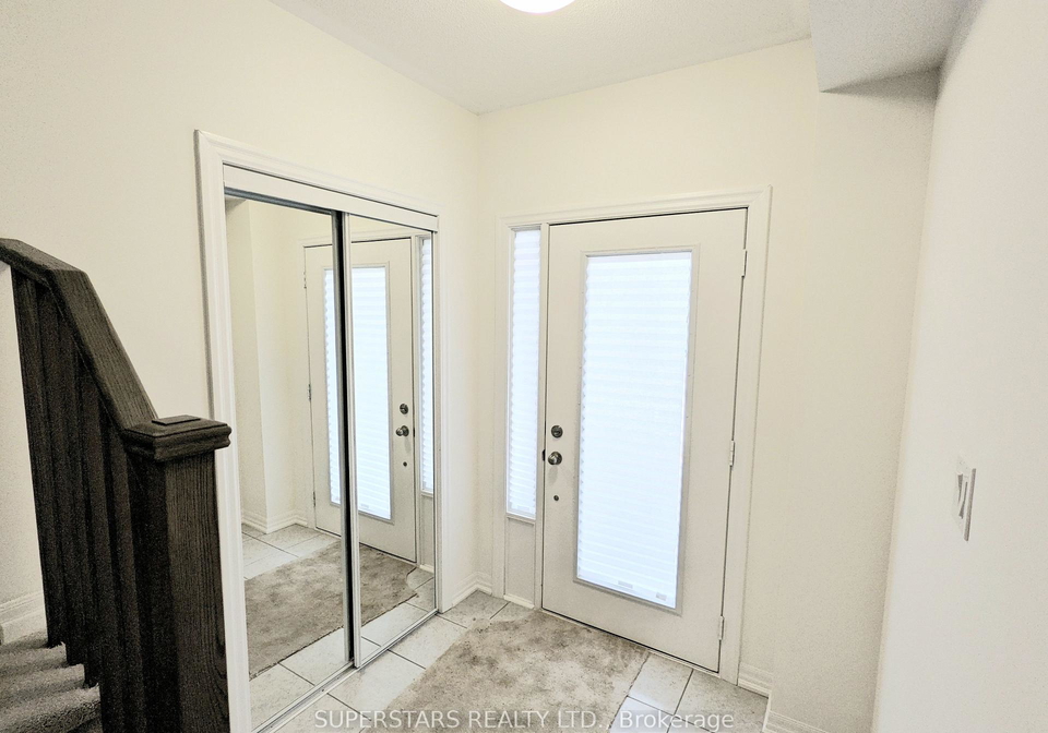 15-delano-way-newmarket-ontario-n13435546