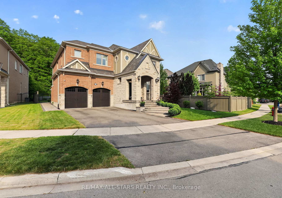 10-forest-grove-court-aurora-ontario-n13435714