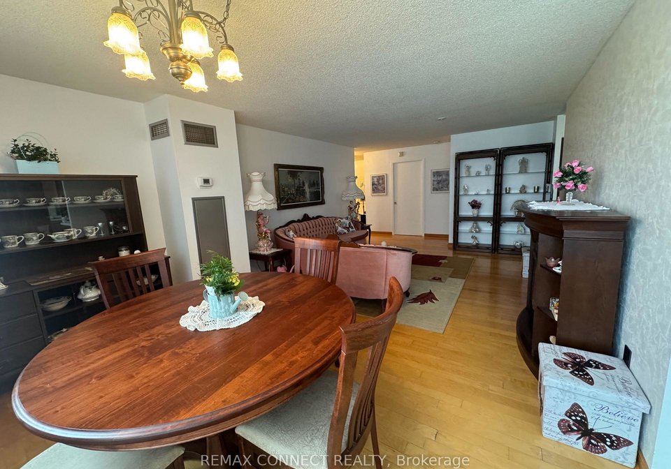 326-major-mackenzie-drive-richmond-hill-ontario-n13437182