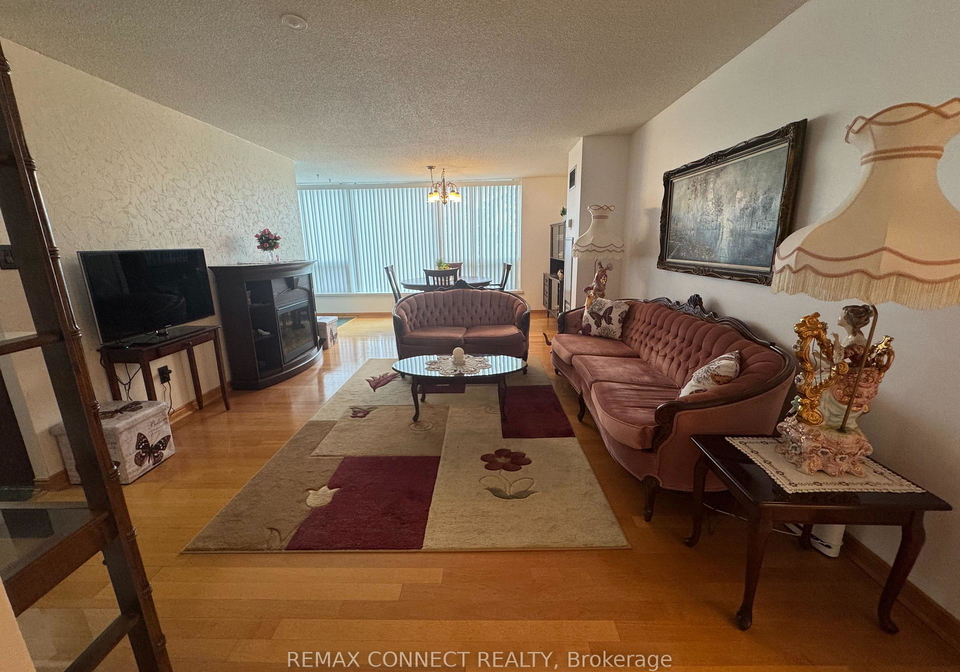 326-major-mackenzie-drive-richmond-hill-ontario-n13437182