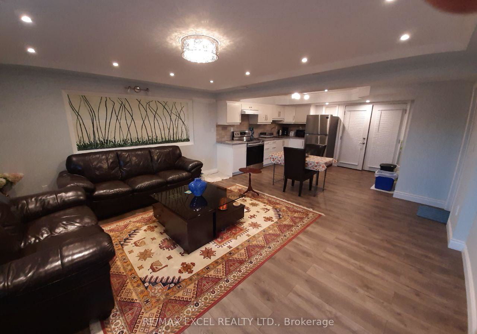 276-degraaf-crescent-aurora-ontario-n13437774
