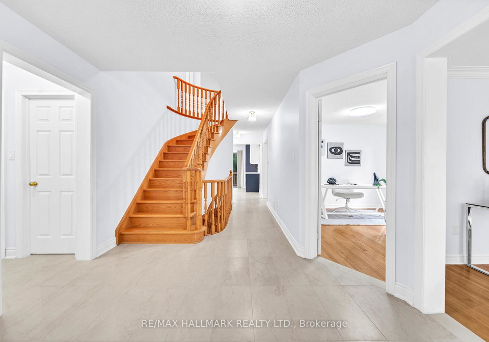 3-creekview-avenue-richmond-hill-ontario-n13438234