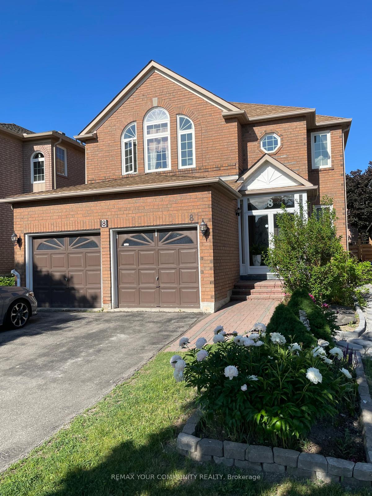 8-jaguar-gate-e-richmond-hill-ontario-n13441302