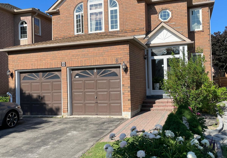 8-jaguar-gate-e-richmond-hill-ontario-n13441302
