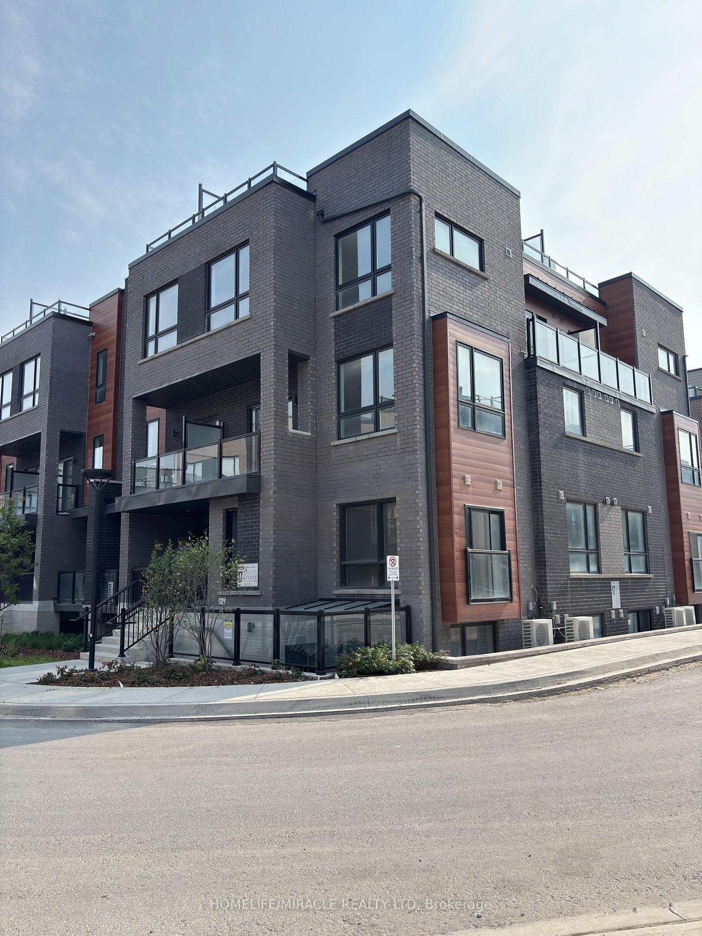 17-lytham-green-circle-newmarket-ontario-n13441972