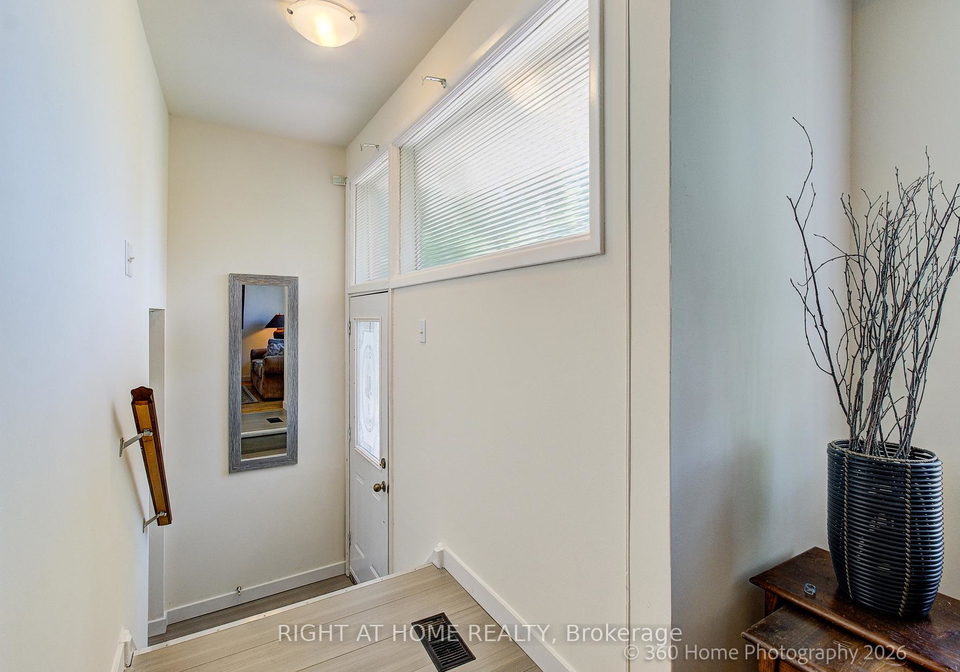 116-longford-drive-newmarket-ontario-n13442494