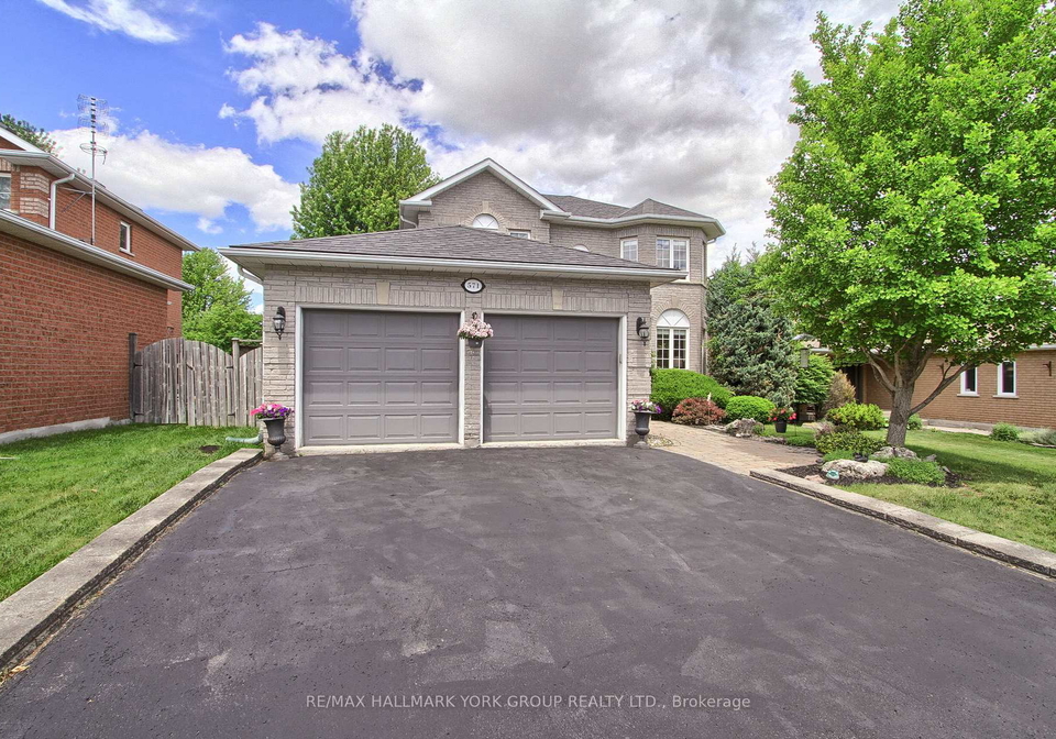 571-goodyear-crescent-newmarket-ontario-n13442876